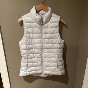 Old Navy Women's white Quilted Vest Size M